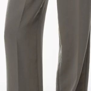 Aritzia Effortless Cropped Pant Size 12 Peppercorn Grey